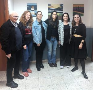 תמונה של חברות הכנסת עם צוות המרכז